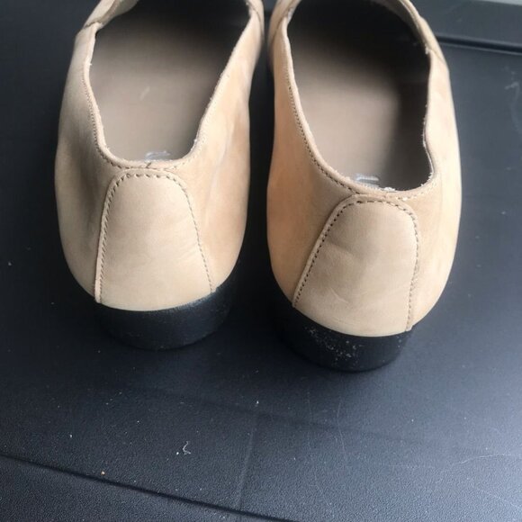 Judith Womens Slip On Loafer Shoes Beige Leather Cut Out 25631 Comfort 7 W - Picture 2 of 7